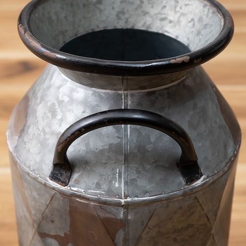 傘立て傘入れアンブレラスタンド玄関かさ収納ヴィンテージ調アンティークシックレトロスチール丈夫北欧コンパクト省スペーススリム水受けトレー付き通気性清潔おしゃれカフェシンプル安定感店舗ナチュラルかわいい一人暮らしブラックazm家具