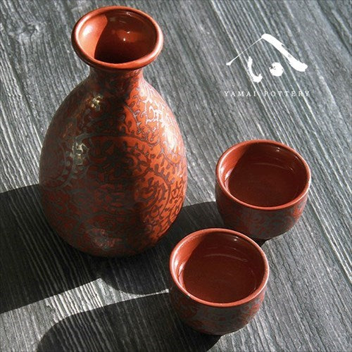 美濃焼/toki/minoyaki/japan/酒器/セット/酒器セット/お猪口/徳利/おちょこ/ペア/とっくり/赤たこ唐草/陶器/手作り/2号/食器/結婚祝い/還暦祝い/祝い/還暦/プレゼント/ギフト/ギフトセット/食器セット/お土産/