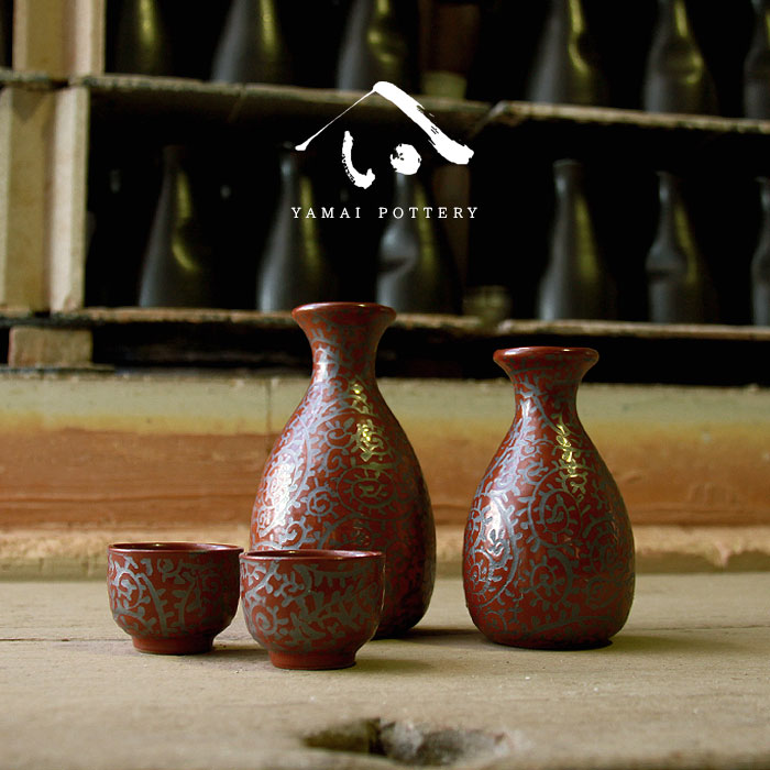 美濃焼 toki minoyaki japan 酒器 セット 酒器セット お猪口 徳利 おちょこ ペア とっくり 赤たこ唐草 陶器 手作り 2号 食器 結婚祝い 還暦祝い 祝い 還暦