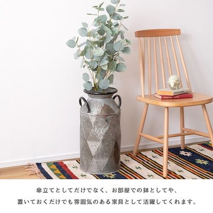 傘立て傘入れアンブレラスタンド玄関かさ収納ヴィンテージ調アンティークシックレトロスチール丈夫北欧コンパクト省スペーススリム水受けトレー付き通気性清潔おしゃれカフェシンプル安定感店舗ナチュラルかわいい一人暮らしブラックazm家具