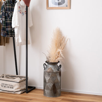 傘立て傘入れアンブレラスタンド玄関かさ収納ヴィンテージ調アンティークシックレトロスチール丈夫北欧コンパクト省スペーススリム水受けトレー付き通気性清潔おしゃれカフェシンプル安定感店舗ナチュラルかわいい一人暮らしブラックazm家具