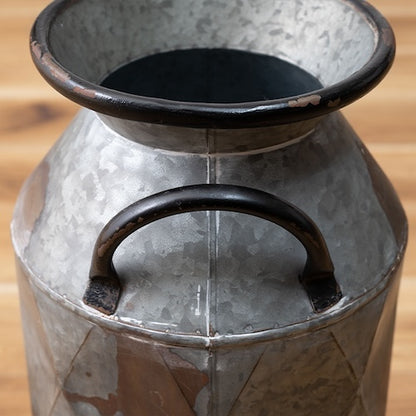 傘立て傘入れアンブレラスタンド玄関かさ収納ヴィンテージ調アンティークシックレトロスチール丈夫北欧コンパクト省スペーススリム水受けトレー付き通気性清潔おしゃれカフェシンプル安定感店舗ナチュラルかわいい一人暮らしブラックazm家具