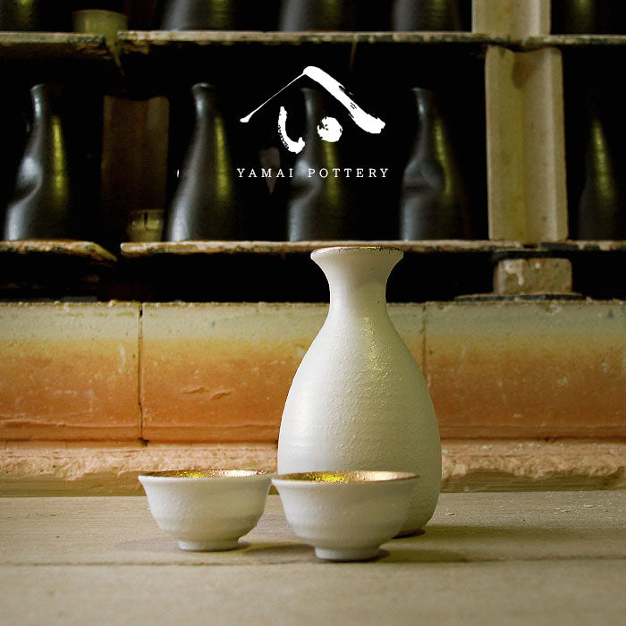 美濃焼 toki minoyaki japan 冷酒器 セット 酒器セット お猪口 冷酒 徳利 おちょこ ペア とっくり 酒器 白結晶金彩 陶器 手作り 2号 食器 結婚祝い 還暦祝い 祝い 還暦 プレゼント ギフト ギフトセット 食器セット お土産 誕生日 贈り物 お祝い 母の日 父の日