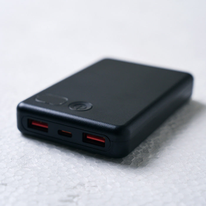 モバイルバッテリー 20000mAh／大容量・3ポート出力・定格12000mAh相当・USB-A & USB-C対応・軽量設計 outdoor